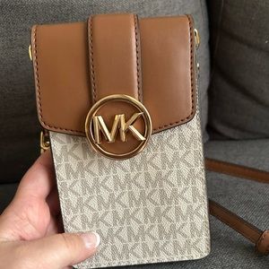 Michael kors crossbody